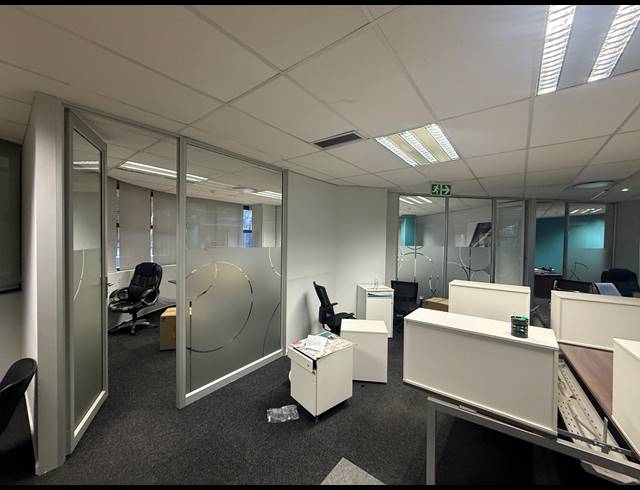 1,230M² OFFICE TO LET IN PARKTOWN